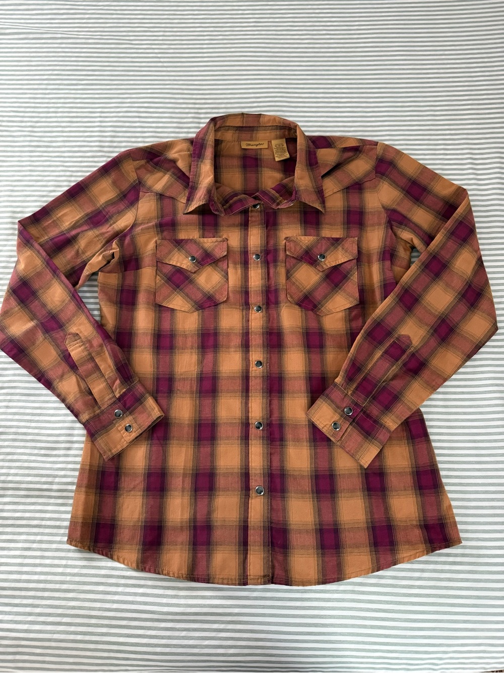 Wrangler Plaid button up shirt